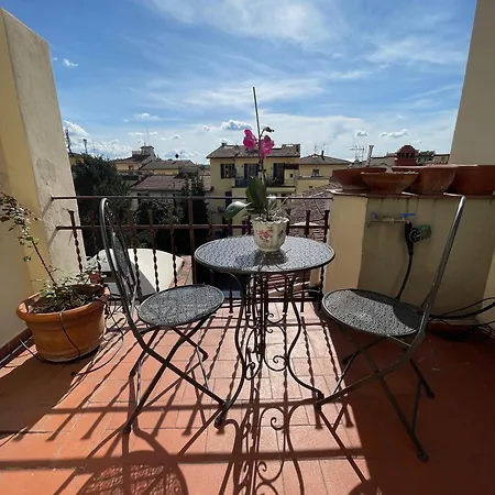 Rooftop Retreat Apartment *